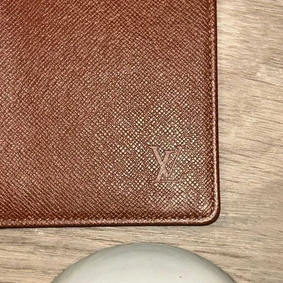 Louis Vuitton Brown Taiga Card/Photo/ID Holder - Picture 6 of 10